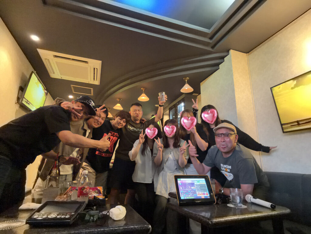スナックで二次会